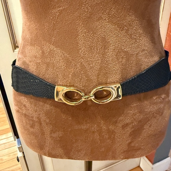 Accessories - VTG Elegant Black and Gold Women's Horsebit Waist Belt